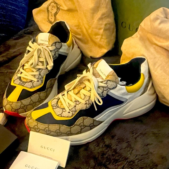 Gently worn Gucci Sneakers. Look new, worn less than 5 times. - Picture 6 of 6